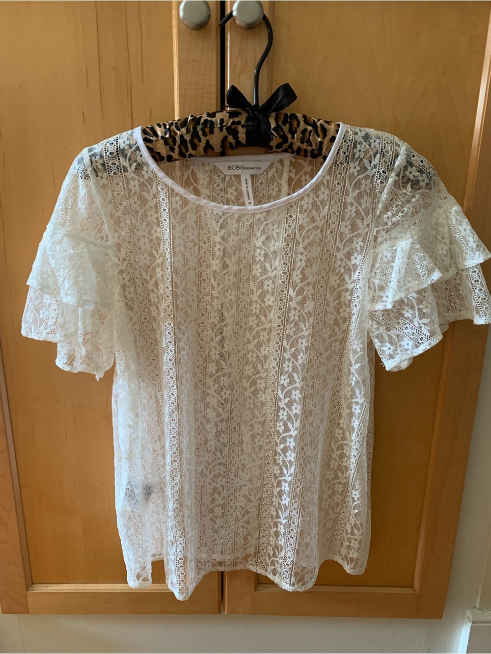 BCBGeneration Ivory Lace Flutter Sleeve Top Like New! SizeXS